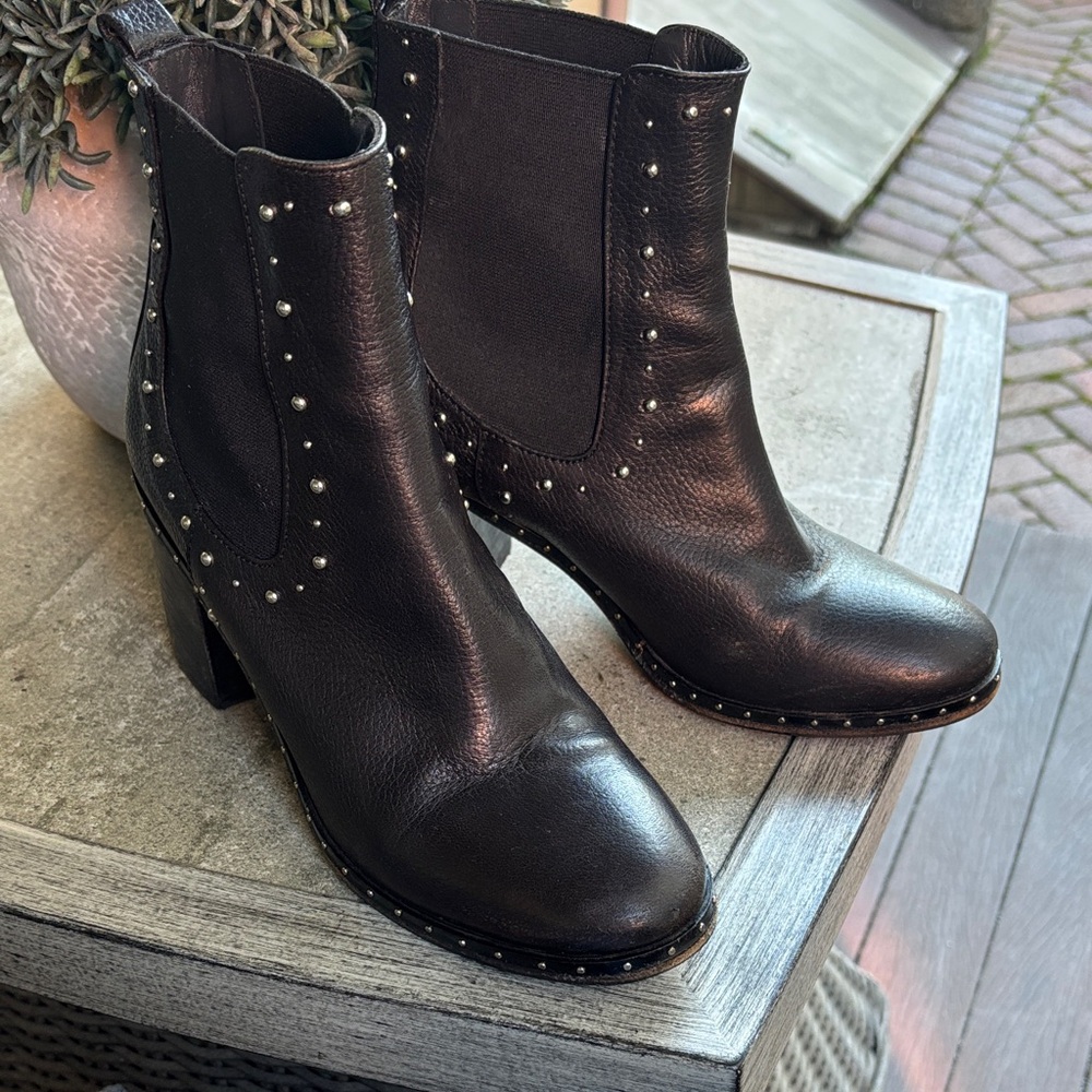 Vero Cuoio Black Leather Studded Booties